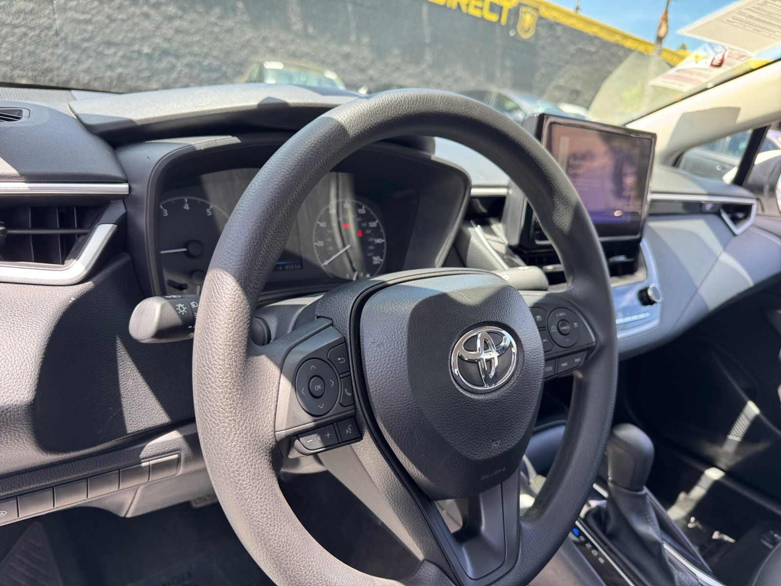 Used 2025 Toyota Corolla LE FWD image 17