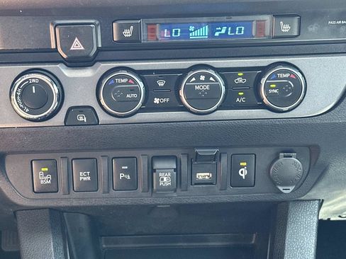 Used 2023 Toyota Tacoma TRD Off-Road w/ TRD Premium Off Road Package AWD/4WD image 40