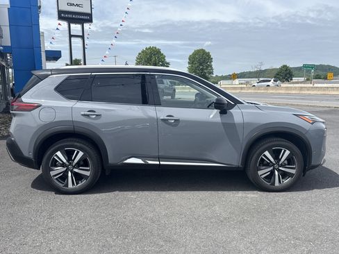 Used 2021 Nissan Rogue Platinum AWD/4WD image 2