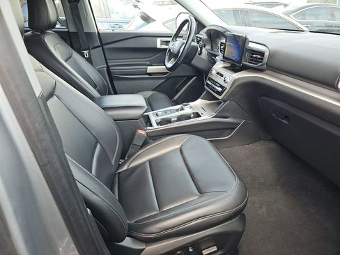 Used 2023 Ford Explorer XLT w/ Equipment Group 202A AWD/4WD image 14