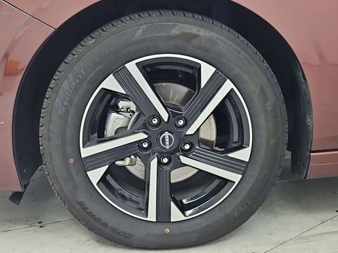 Used 2024 Nissan Sentra SV FWD image 13