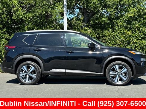 Used 2024 Nissan Rogue SL AWD/4WD image 3