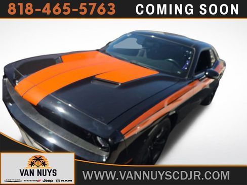 Used 2018 Dodge Challenger SXT w/ Blacktop Package image 1