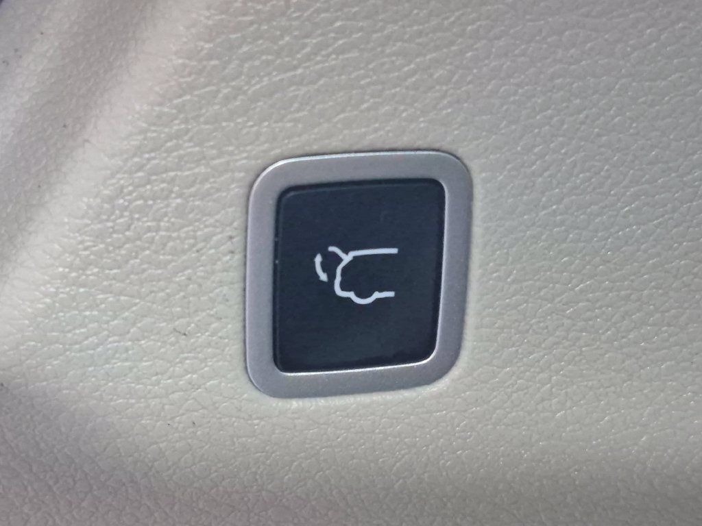 Used 2024 Chrysler Pacifica Touring-L FWD image 27