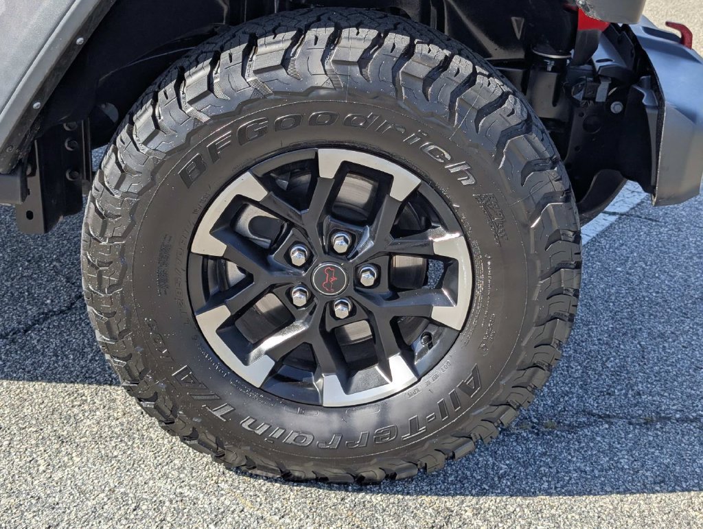 Used 2025 Jeep Wrangler Unlimited Rubicon AWD/4WD image 7