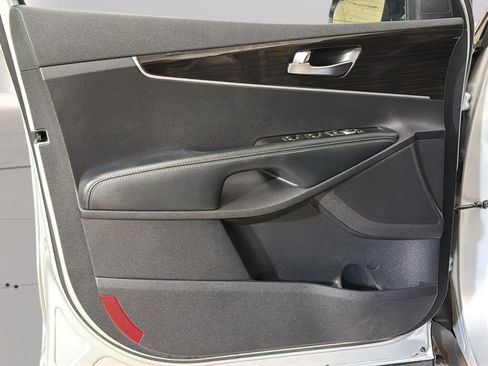 Used 2019 Kia Sorento FWD V6 image 32