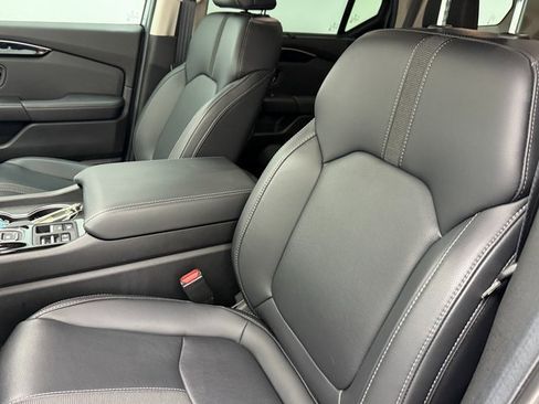 Used 2025 Honda Pilot Touring image 12