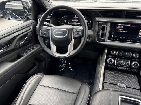 Used 2023 GMC Yukon XL Denali AWD/4WD image 28