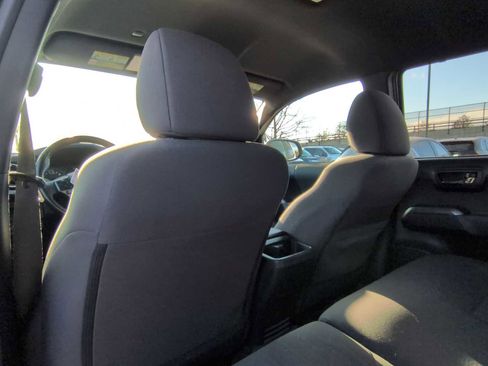 Used 2019 Toyota Tacoma TRD Sport image 18