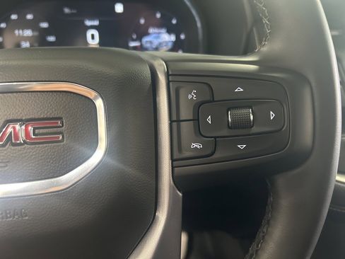 Used 2023 GMC Yukon XL SLT w/ SLT Luxury Package image 19