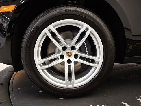 Used 2025 Porsche Macan image 15