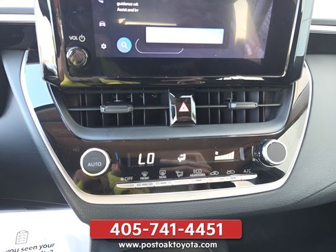 Used 2025 Toyota Corolla LE FWD image 18