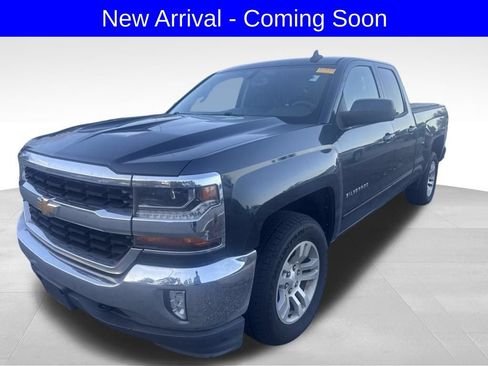 Used 2017 Chevrolet Silverado 1500 LT w/ All Star Edition AWD/4WD image 2