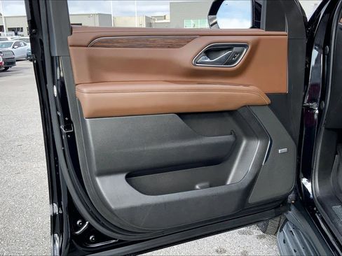 Used 2021 Chevrolet Suburban High Country image 21