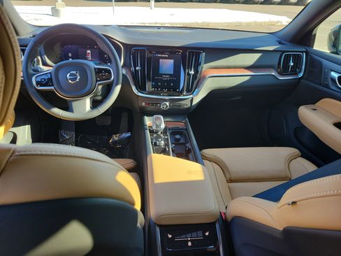 Used 2024 Volvo V60 B5 Cross Country Ultimate image 3