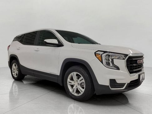 Used 2024 GMC Terrain SLE image 1