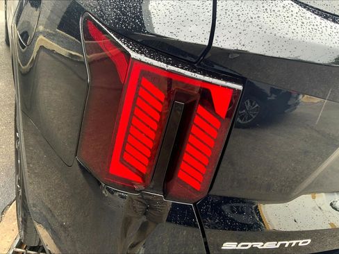 Used 2024 Kia Sorento SX image 32