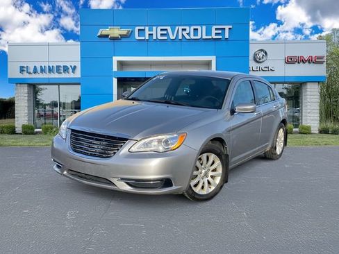 Used 2013 Chrysler 200 Touring FWD image 1