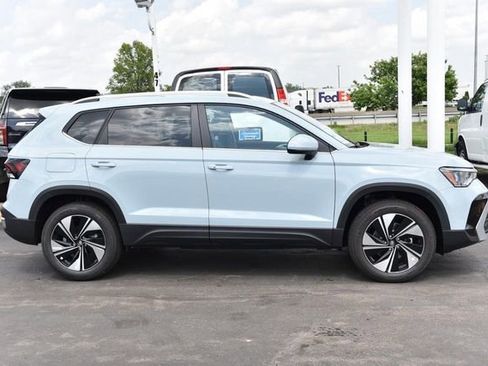New 2026 Volkswagen Taos SE image 5