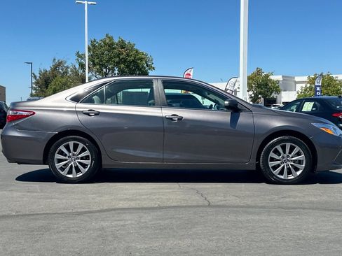 Used 2017 Toyota Camry XLE w/ Moonroof Package FWD image 3