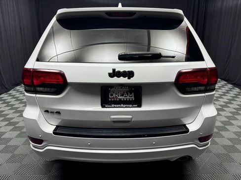 Used 2017 Jeep Grand Cherokee Altitude AWD/4WD image 5