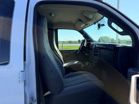 Used 2026 Chevrolet Express 3500 w/ Driver Convenience Package RWD image 11
