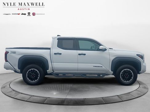 Used 2025 Toyota Tacoma TRD Off-Road AWD/4WD image 17