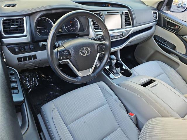 Used 2019 Toyota Highlander Plus FWD image 10