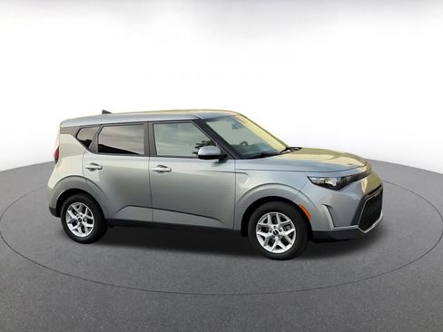 Used 2025 Kia Soul LX w/ LX Technology Package image 2