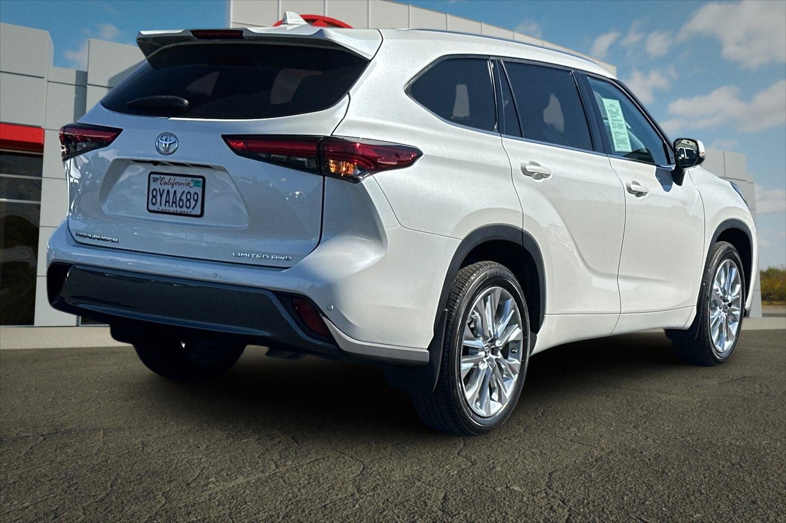 Certified 2021 Toyota Highlander Limited AWD/4WD image 3