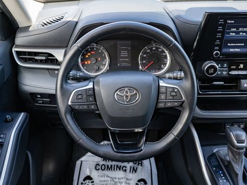 Used 2020 Toyota Highlander LE AWD/4WD image 13