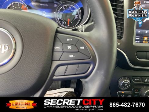 Used 2019 Jeep Cherokee Trailhawk AWD/4WD image 15