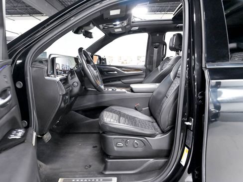 Used 2024 Cadillac Escalade Premium Luxury Platinum AWD/4WD image 6