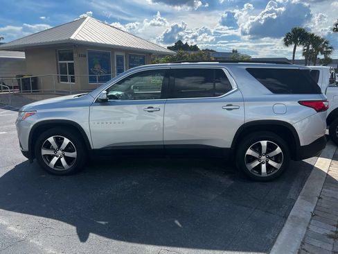 Used 2020 Chevrolet Traverse LT w/ LT Premium Package AWD/4WD image 4