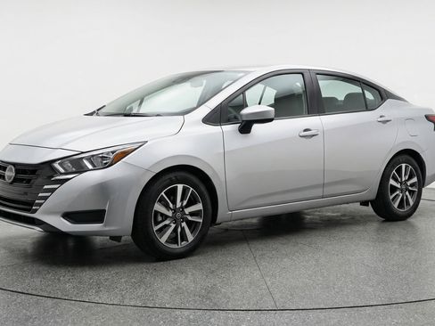 Used 2025 Nissan Versa SV image 3