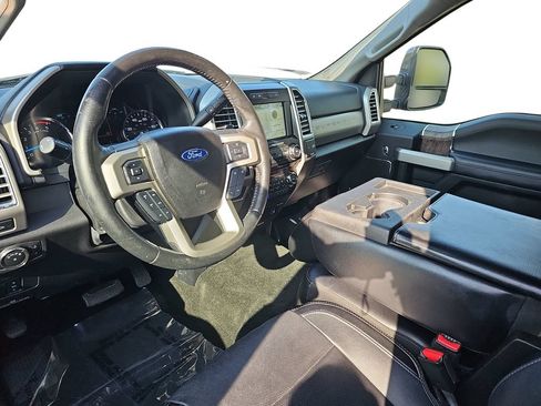Used 2017 Ford F250 Lariat w/ Lariat Value Package AWD/4WD image 16