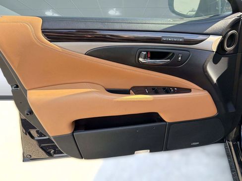 Used 2016 Lexus LS 460 w/ Comfort Package image 22