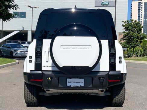 New 2026 Land Rover Defender 110 X-Dynamic SE AWD/4WD image 4