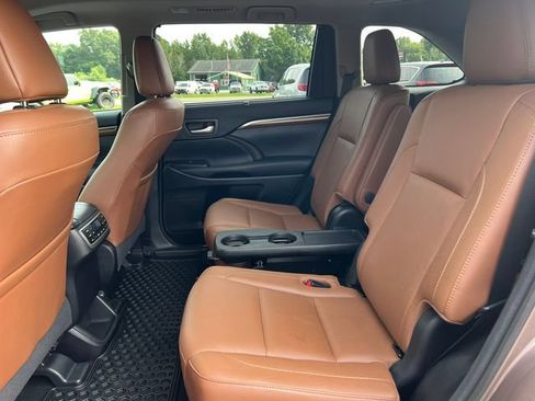 Used 2018 Toyota Highlander Limited AWD/4WD image 5