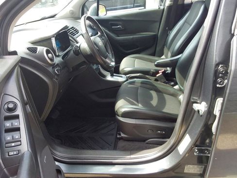 Used 2016 Chevrolet Trax LT w/ LT Sun and Sound Package image 21