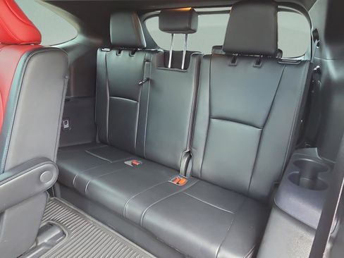 Used 2022 Toyota Highlander XSE FWD image 13
