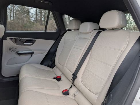 Used 2024 Mercedes-Benz GLC 300 4MATIC image 13