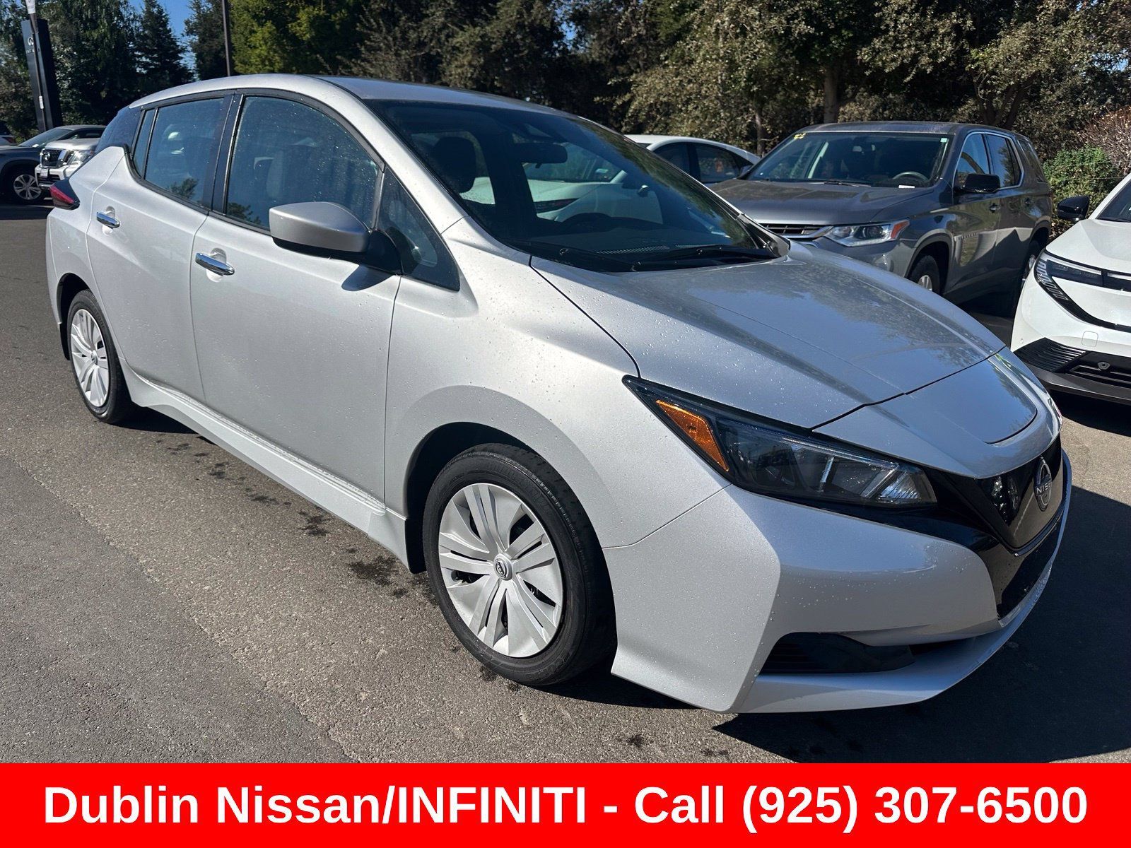 Used 2025 Nissan Leaf S FWD image 1