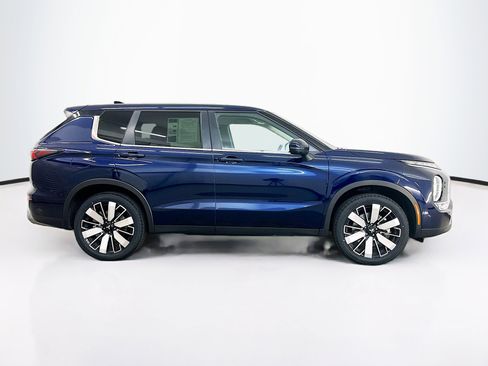 Used 2025 Mitsubishi Outlander SE AWD/4WD image 10