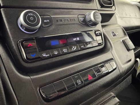 Used 2025 RAM ProMaster 2500 w/ U-Haul Equipment Group FWD image 28