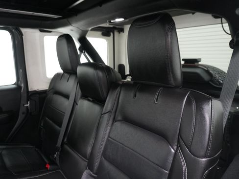 Used 2021 Jeep Wrangler Unlimited Sahara AWD/4WD image 15