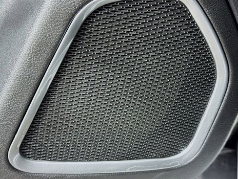 Used 2025 Jeep Compass Latitude image 21