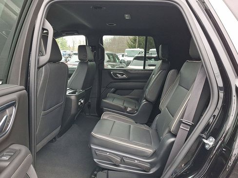 Used 2023 GMC Yukon SLT AWD/4WD image 5