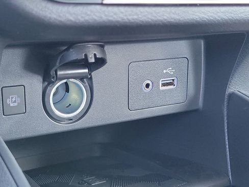 New 2025 Nissan Versa SV w/ Trunk Package image 9