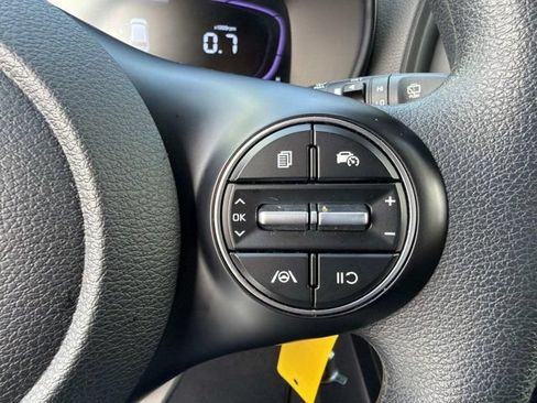 Used 2025 Kia Soul LX w/ LX Technology Package FWD image 23